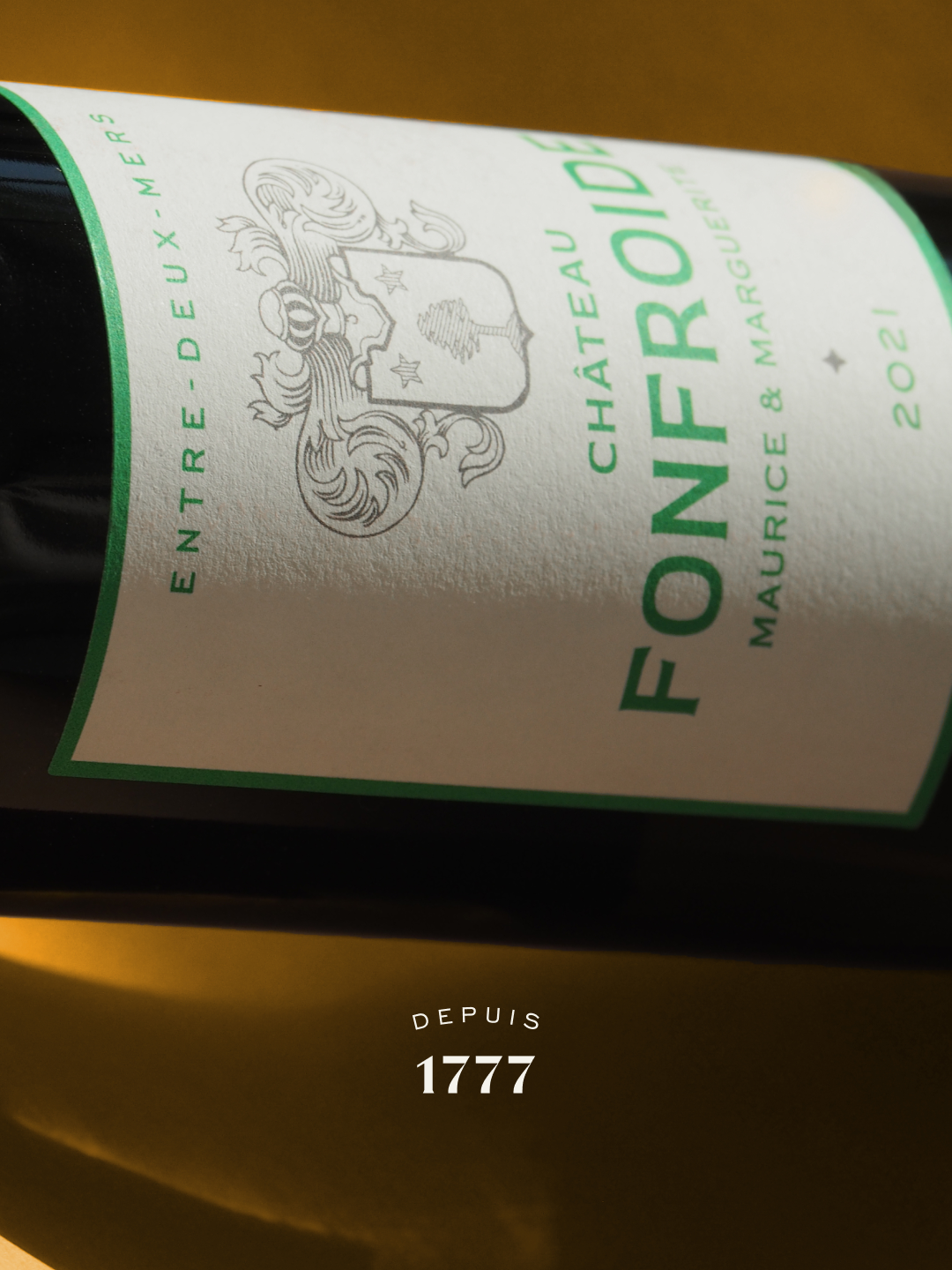 Étiquette de la bouteille de vin blanc